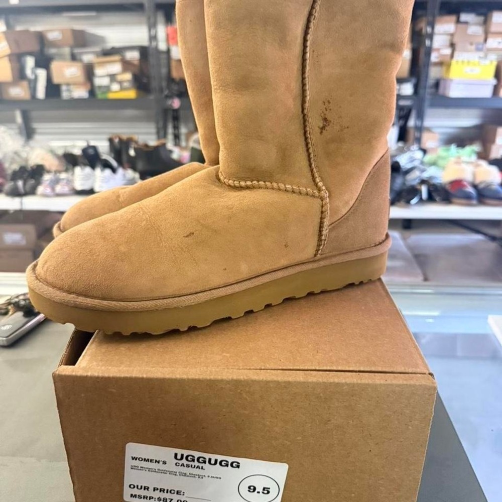 UGG Classic Short II chestnut boots Size US 9.5